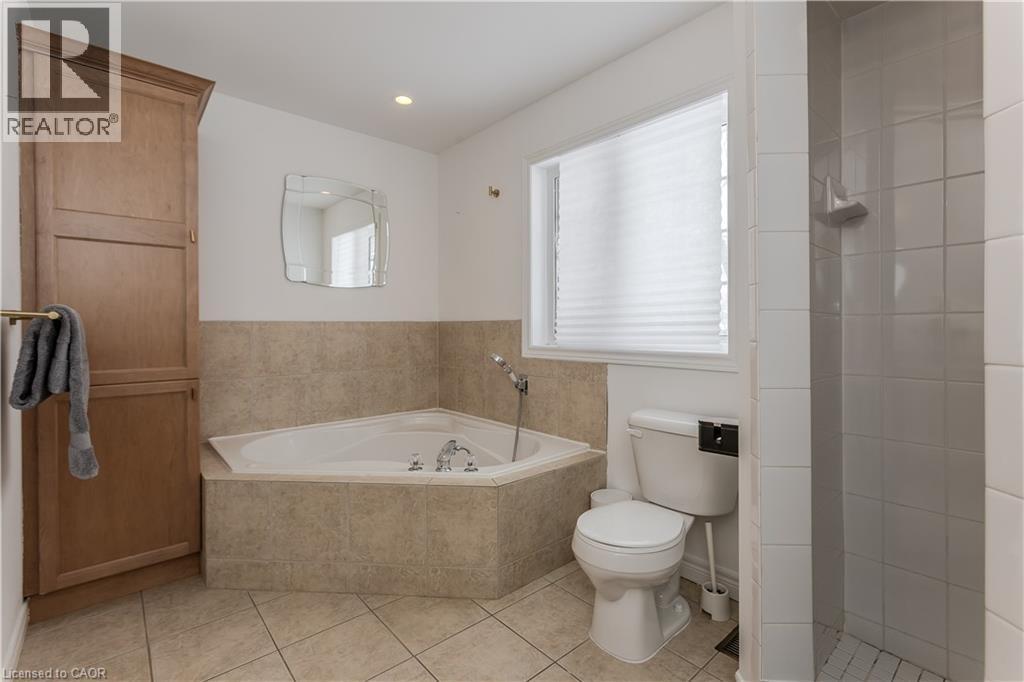 2055 Mountain Grove Avenue, Burlington, ON - Indoor Photo Showing Bathroom