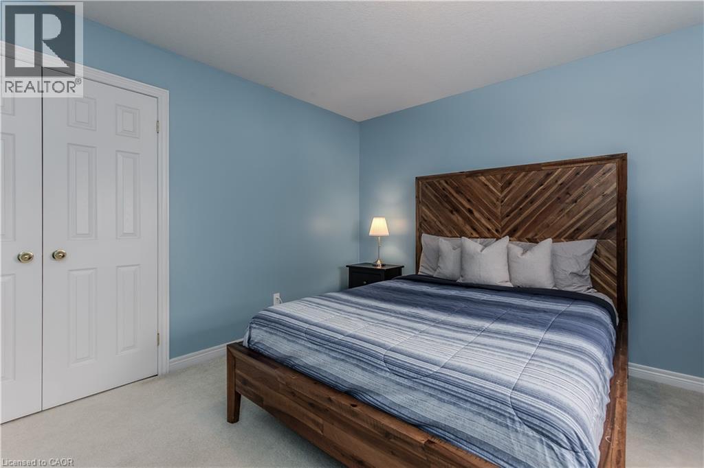 2055 Mountain Grove Avenue, Burlington, ON - Indoor Photo Showing Bedroom