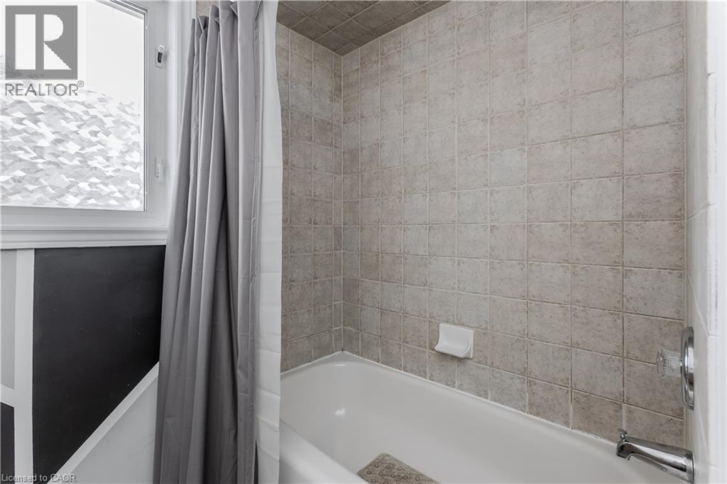2055 Mountain Grove Avenue, Burlington, ON - Indoor Photo Showing Bathroom