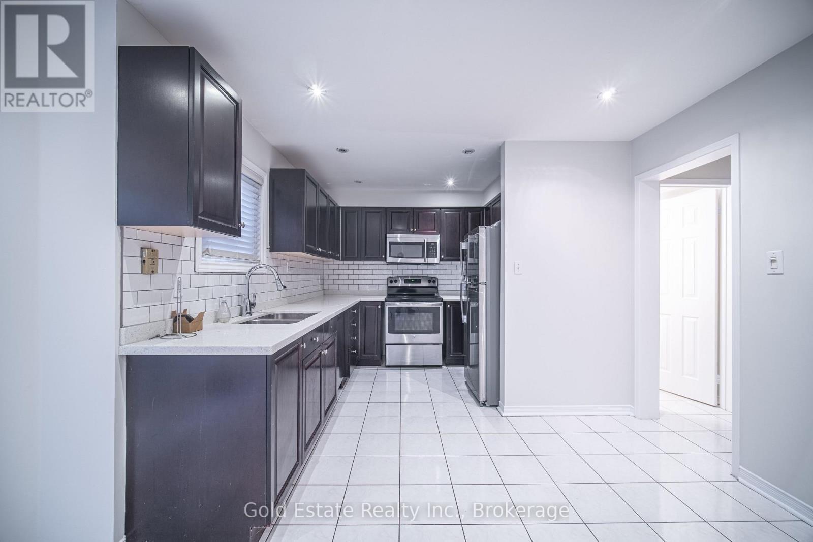 3850 Cedar Hedge Rise, Mississauga, ON - Indoor Photo Showing Kitchen