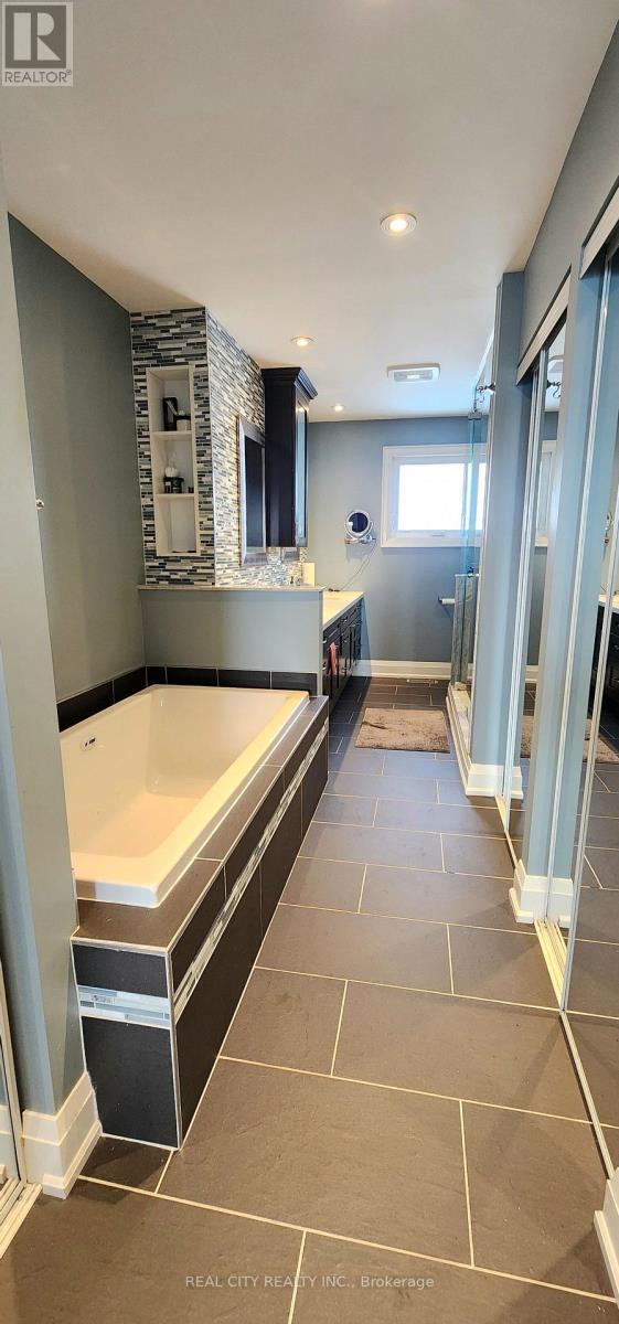 229 Kingsbridge Garden Circle, Mississauga, ON - Indoor Photo Showing Other Room