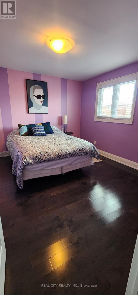 229 Kingsbridge Garden Circle, Mississauga, ON - Indoor Photo Showing Bedroom
