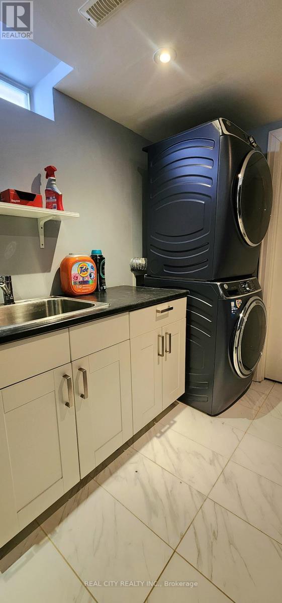 229 Kingsbridge Garden Circle, Mississauga, ON - Indoor Photo Showing Laundry Room