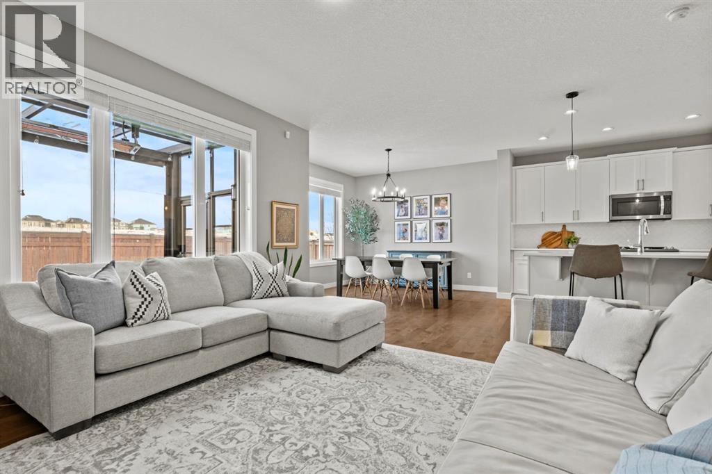 85 Mount Rae Heights, Okotoks, AB - Indoor Photo Showing Living Room