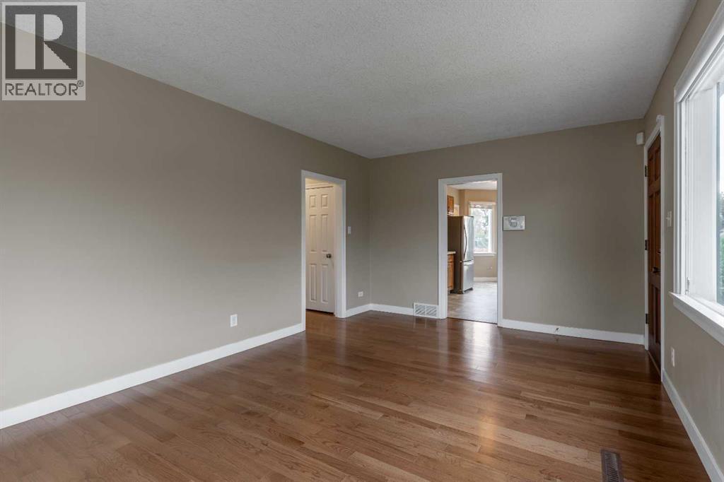315 Dieppe Boulevard S, Lethbridge, AB - Indoor Photo Showing Other Room