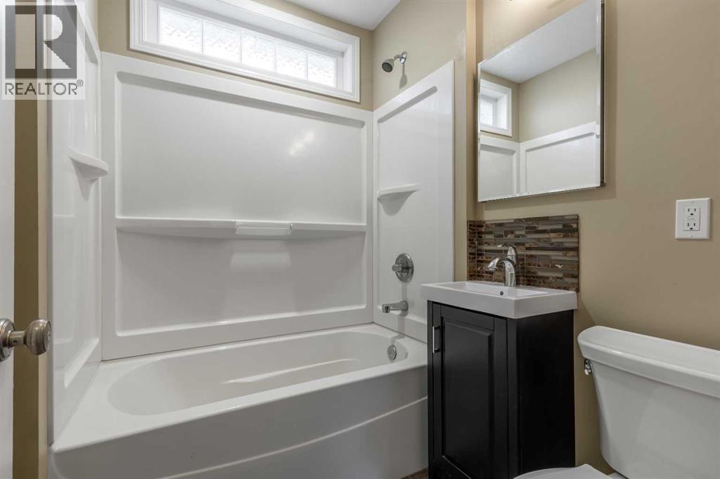 315 Dieppe Boulevard S, Lethbridge, AB - Indoor Photo Showing Bathroom