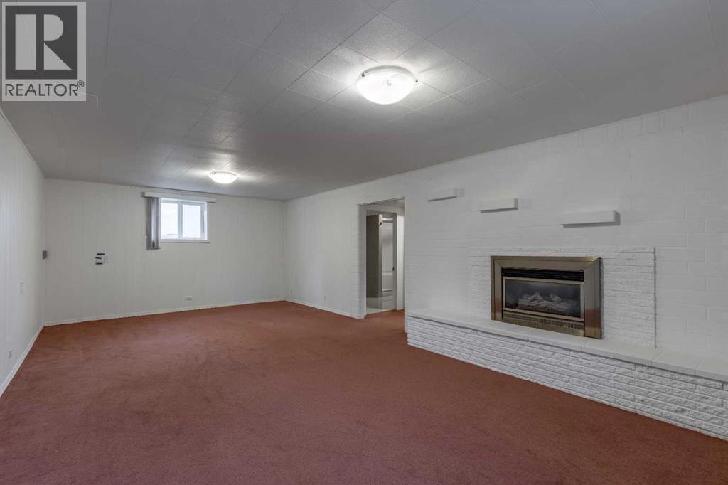 315 Dieppe Boulevard S, Lethbridge, AB - Indoor With Fireplace