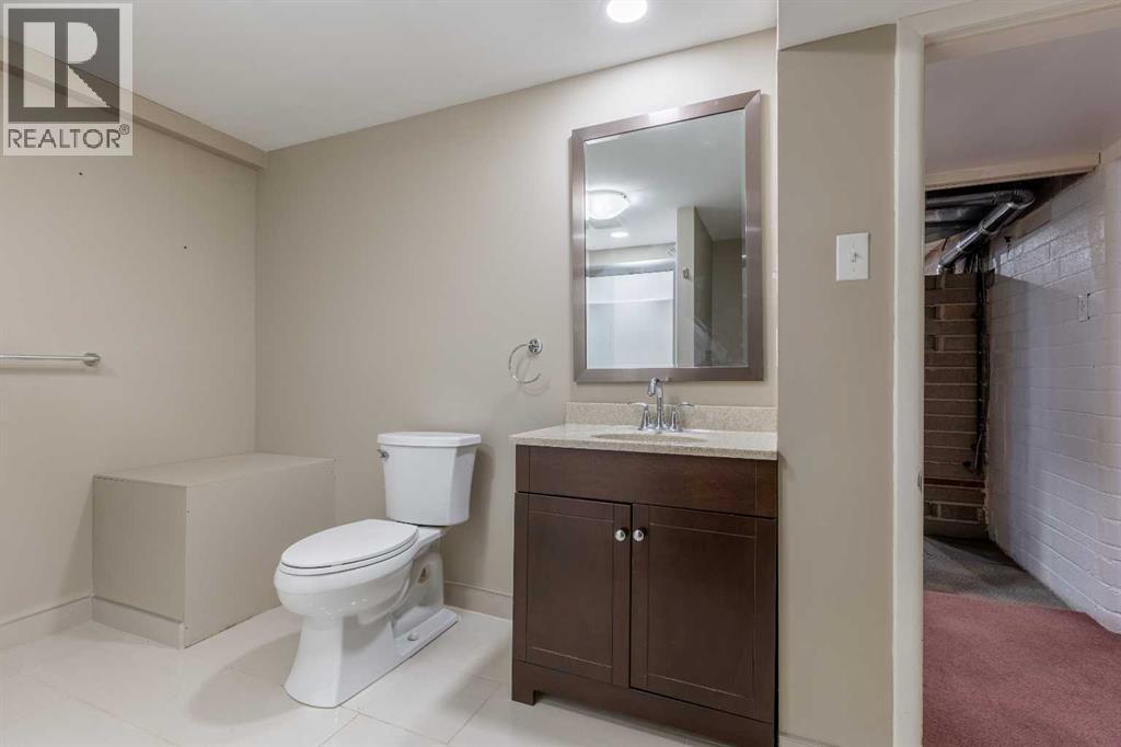 315 Dieppe Boulevard S, Lethbridge, AB - Indoor Photo Showing Bathroom