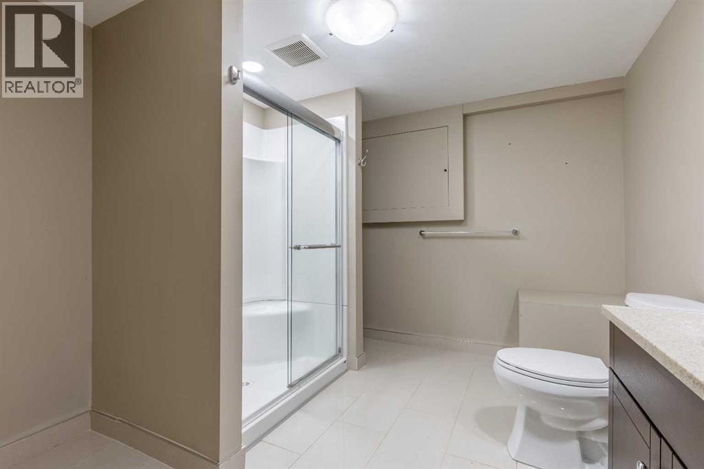 315 Dieppe Boulevard S, Lethbridge, AB - Indoor Photo Showing Bathroom