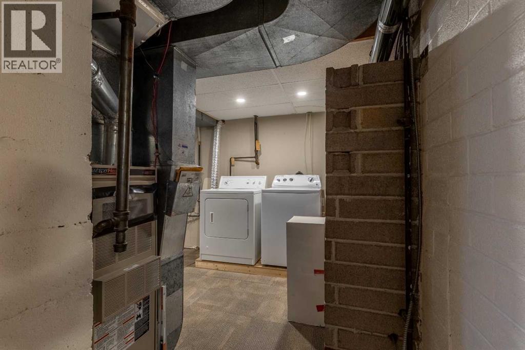 315 Dieppe Boulevard S, Lethbridge, AB - Indoor Photo Showing Laundry Room