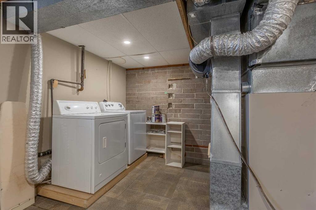 315 Dieppe Boulevard S, Lethbridge, AB - Indoor Photo Showing Laundry Room