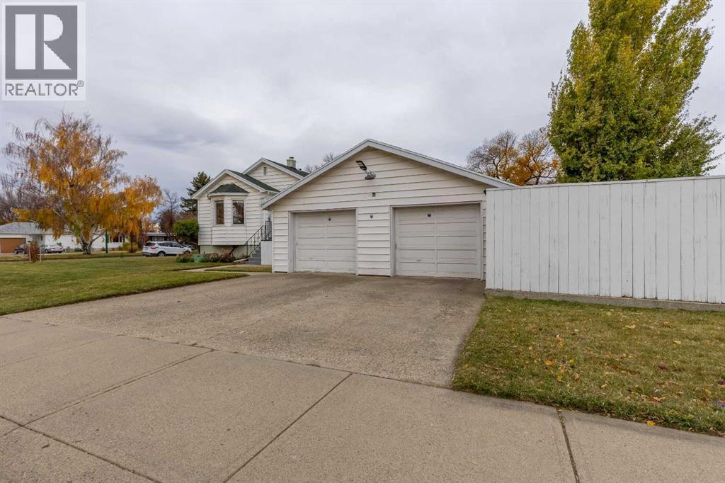 315 Dieppe Boulevard S, Lethbridge, AB - Outdoor