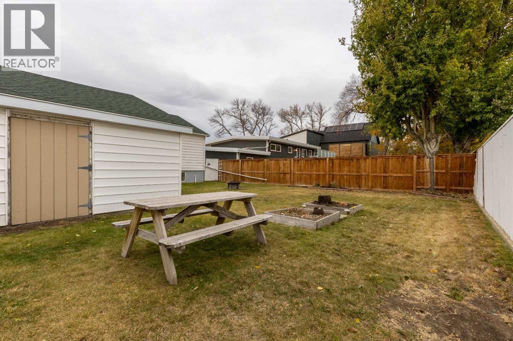 315 Dieppe Boulevard S, Lethbridge, AB - Outdoor