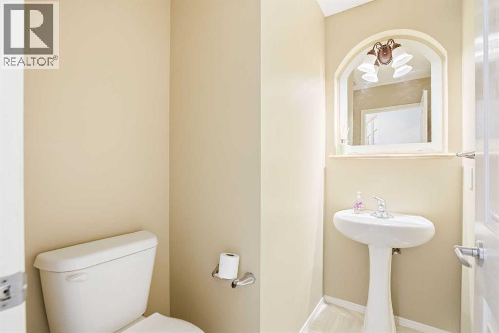202 Panamount Court Nw, Calgary, AB - Indoor Photo Showing Bathroom
