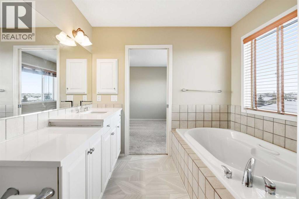 202 Panamount Court Nw, Calgary, AB - Indoor Photo Showing Bathroom