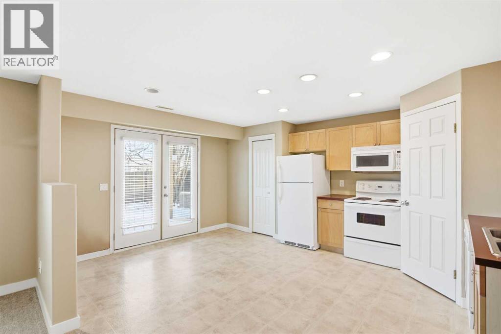 202 Panamount Court Nw, Calgary, AB - Indoor Photo Showing Kitchen