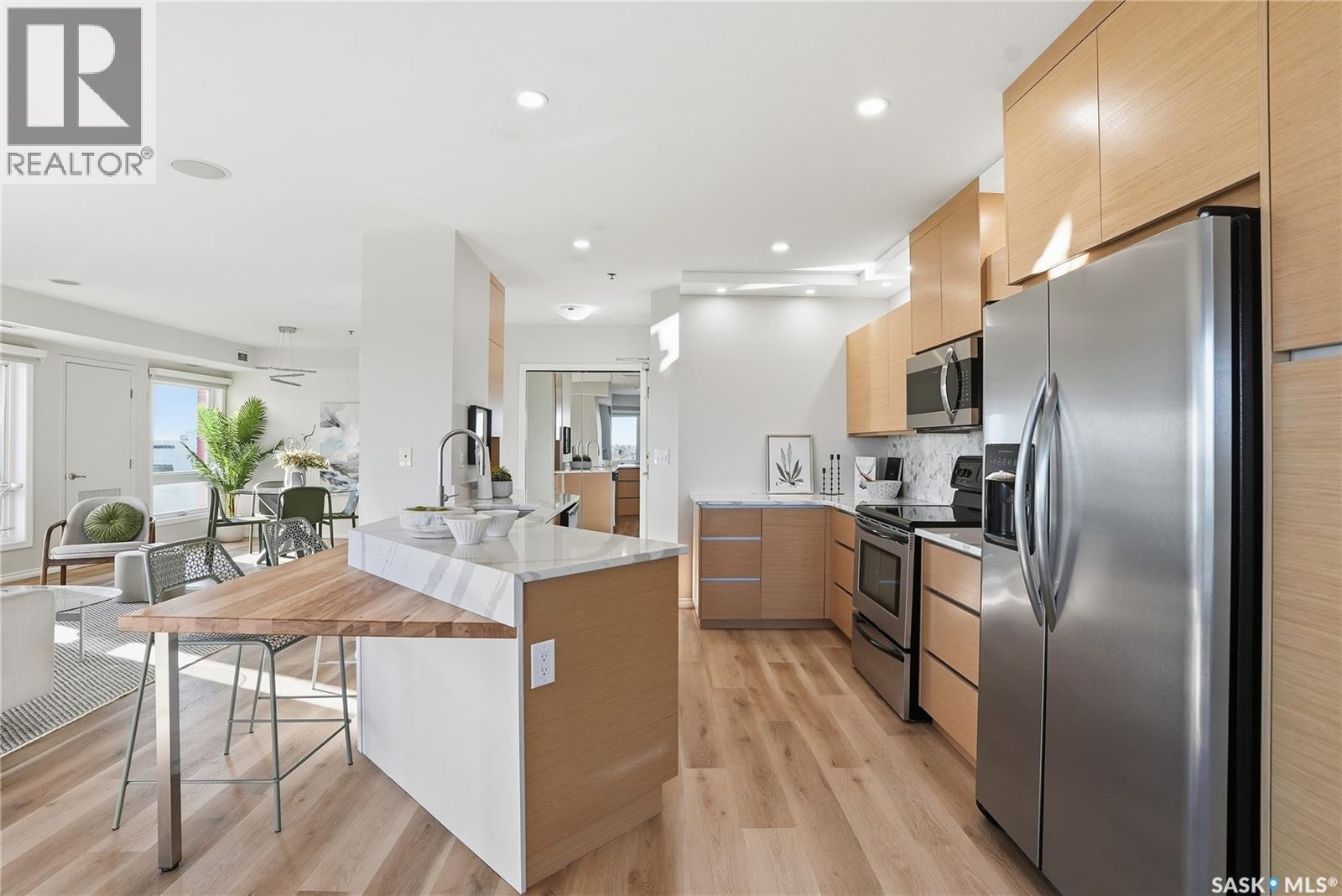 1308 902 Spadina Crescent E, Saskatoon, SK - Indoor Photo Showing Kitchen With Stainless Steel Kitchen With Upgraded Kitchen