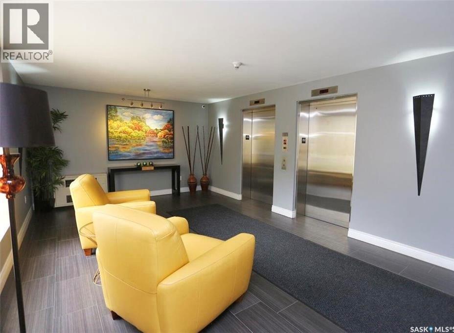 1308 902 Spadina Crescent E, Saskatoon, SK - Indoor Photo Showing Living Room