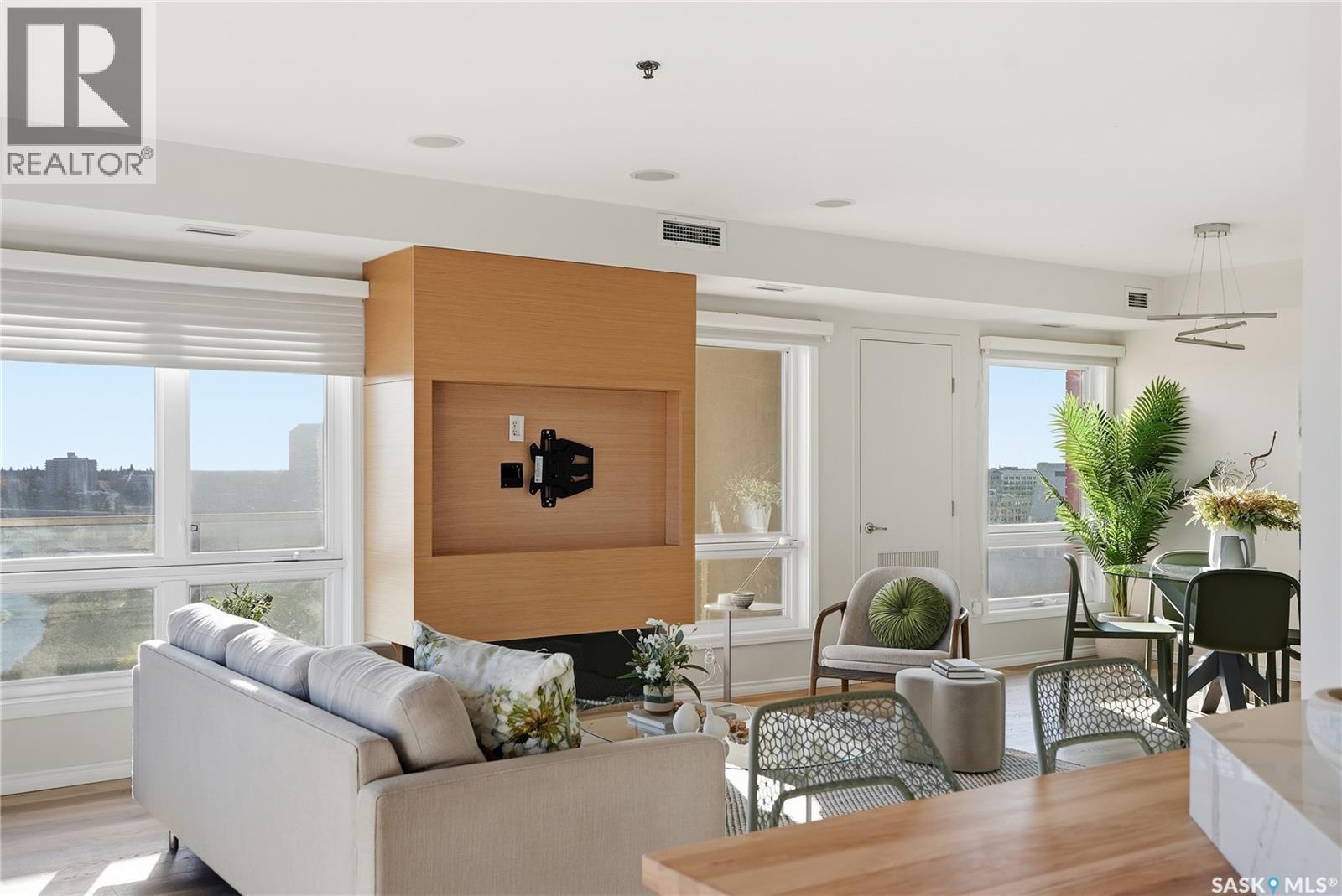 1308 902 Spadina Crescent E, Saskatoon, SK - Indoor Photo Showing Living Room