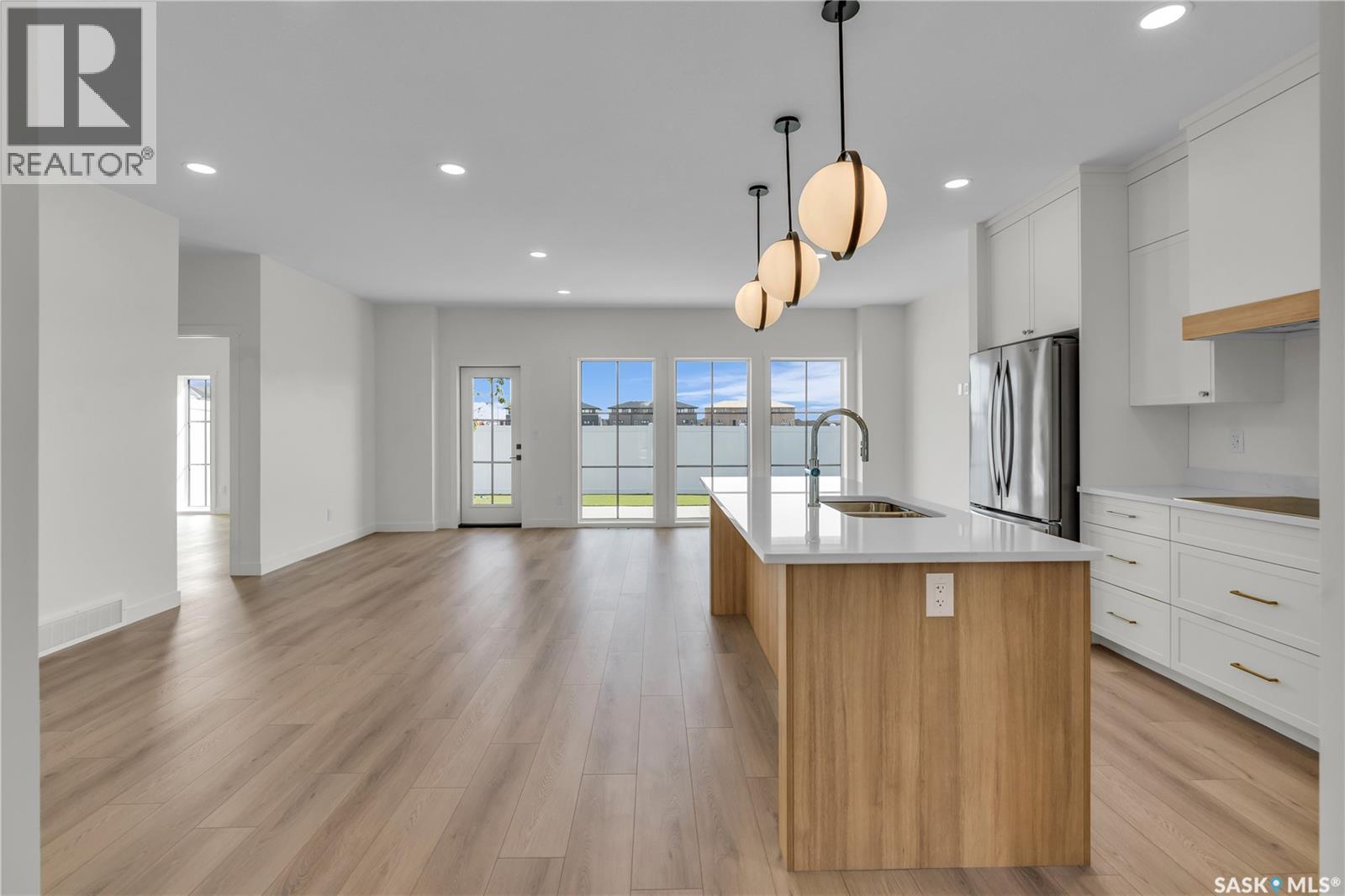 6 720 Brighton Boulevard, Saskatoon, SK - Indoor Photo Showing Kitchen With Upgraded Kitchen