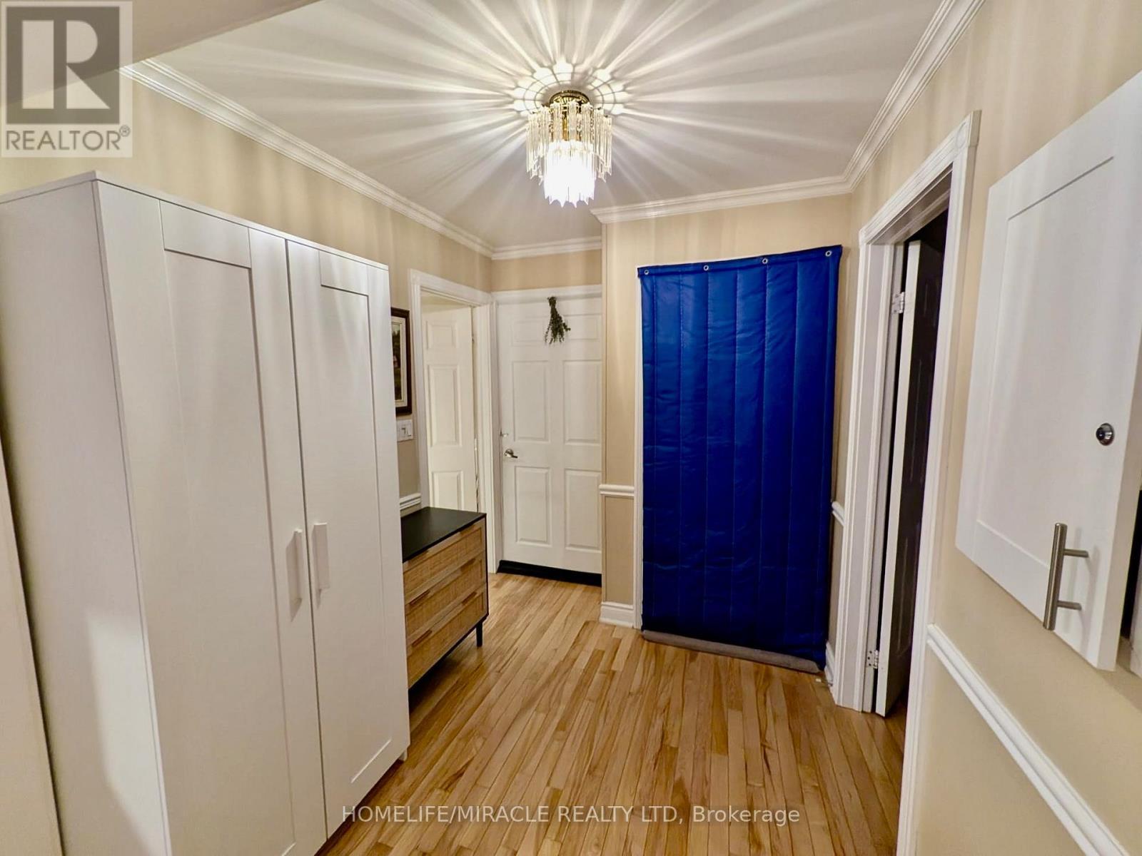 515 Louis Drive, Mississauga, ON - Indoor Photo Showing Other Room