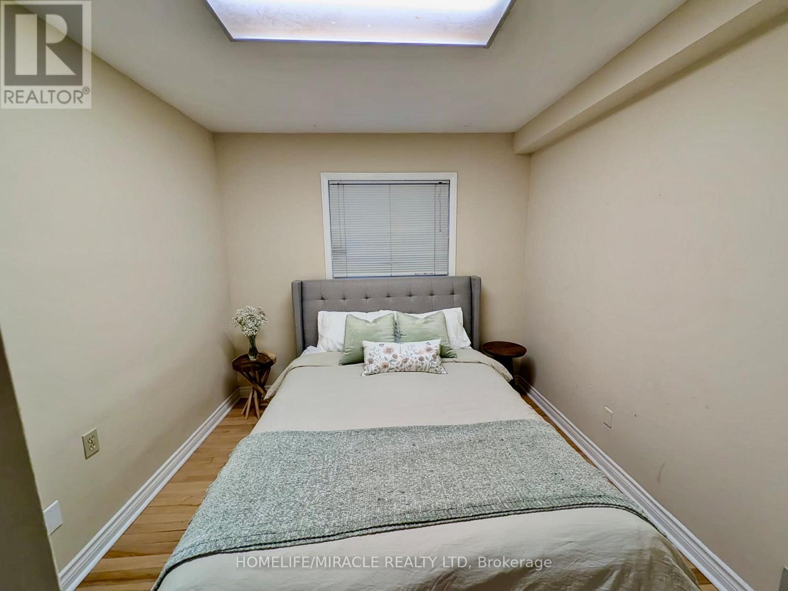 515 Louis Drive, Mississauga, ON - Indoor Photo Showing Bedroom