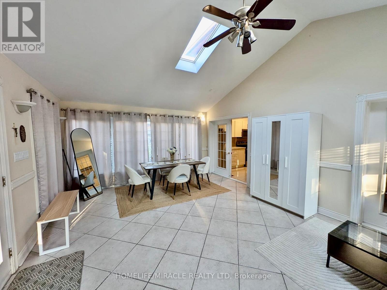 515 Louis Drive, Mississauga, ON - Indoor