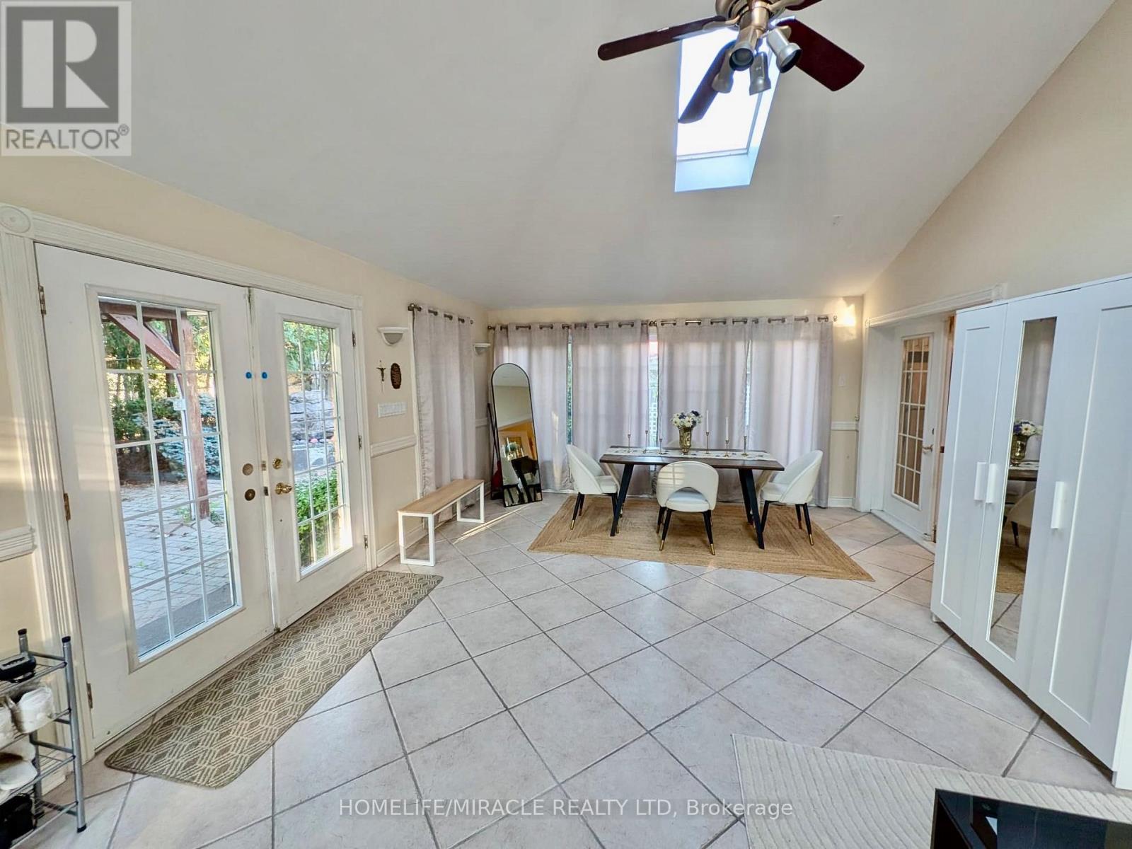 515 Louis Drive, Mississauga, ON - Indoor Photo Showing Other Room