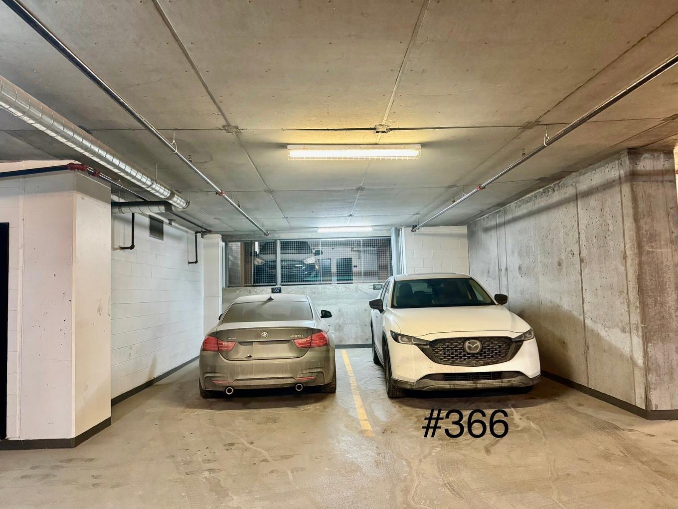 Garage - 2808-1155 Rue De La Montagne, Montréal (Ville-Marie), QC - Indoor Photo Showing Garage