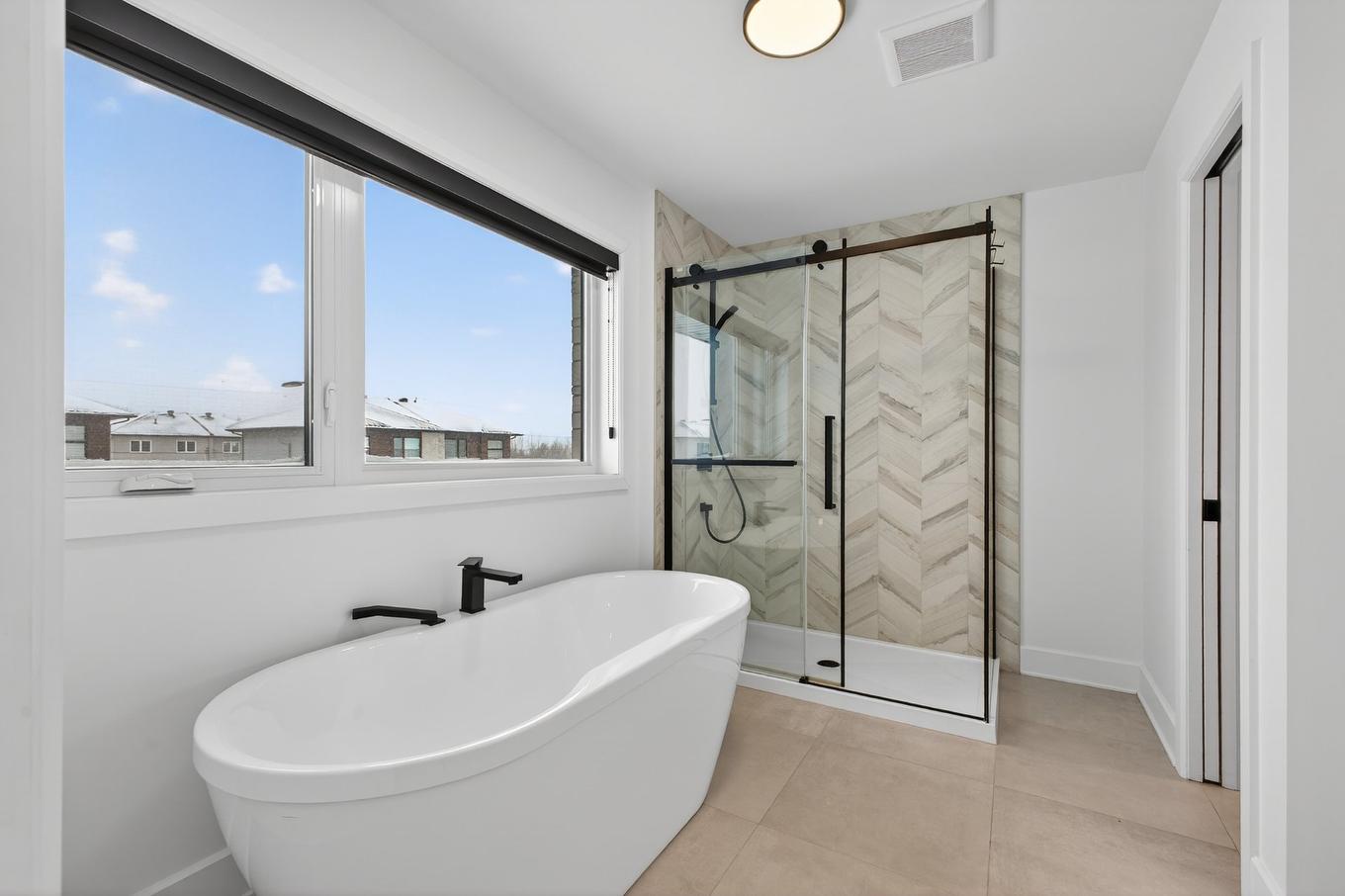 Salle de bains attenante à la CCP - 539 Rue Des Anémones, Saint-Jean-Sur-Richelieu, QC - Indoor Photo Showing Bathroom