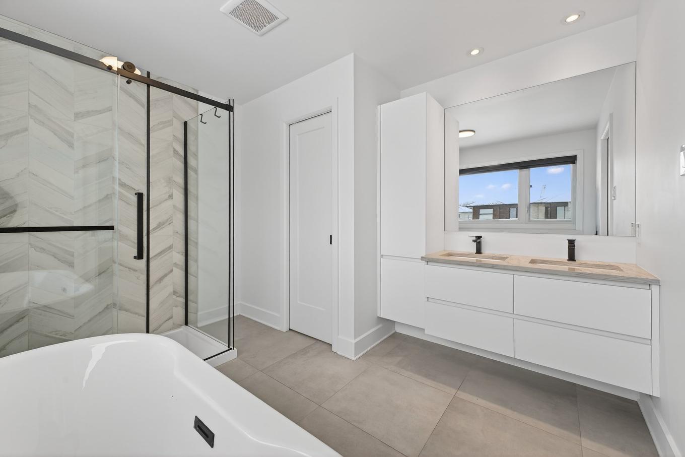 Salle de bains attenante à la CCP - 539 Rue Des Anémones, Saint-Jean-Sur-Richelieu, QC - Indoor Photo Showing Bathroom