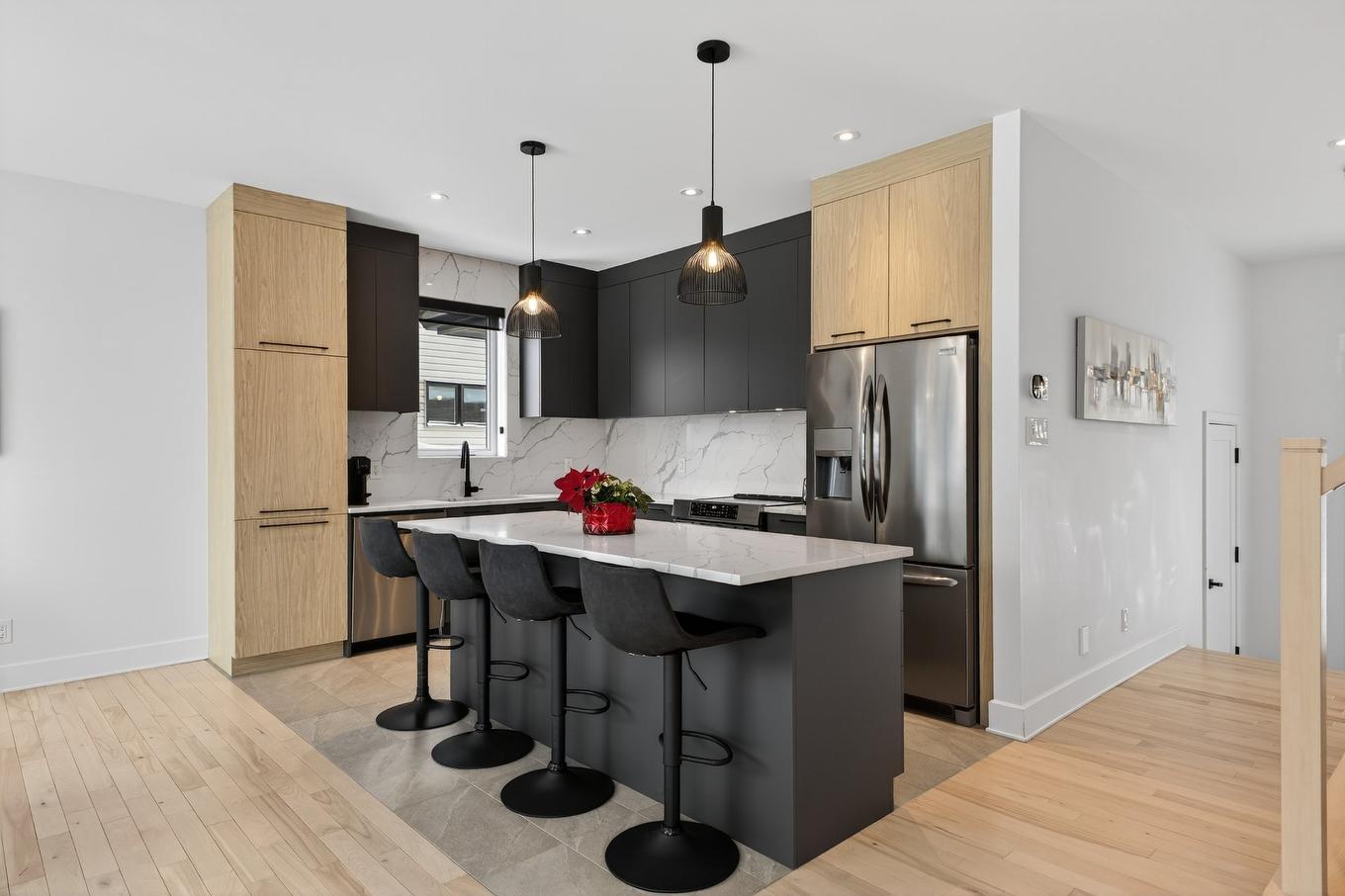 Cuisine - 539 Rue Des Anémones, Saint-Jean-Sur-Richelieu, QC - Indoor Photo Showing Kitchen With Upgraded Kitchen
