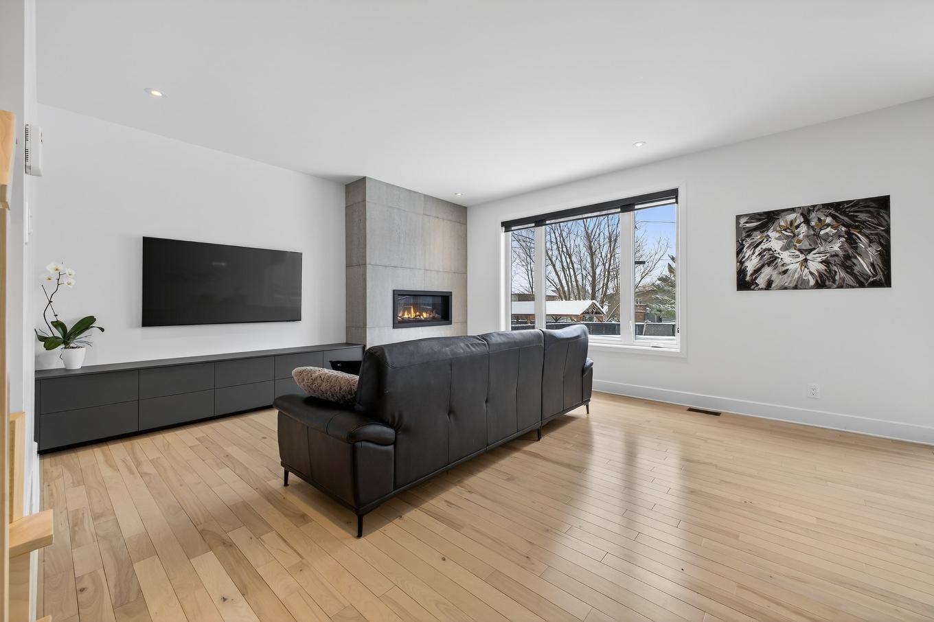 Salon - 539 Rue Des Anémones, Saint-Jean-Sur-Richelieu, QC - Indoor Photo Showing Living Room With Fireplace