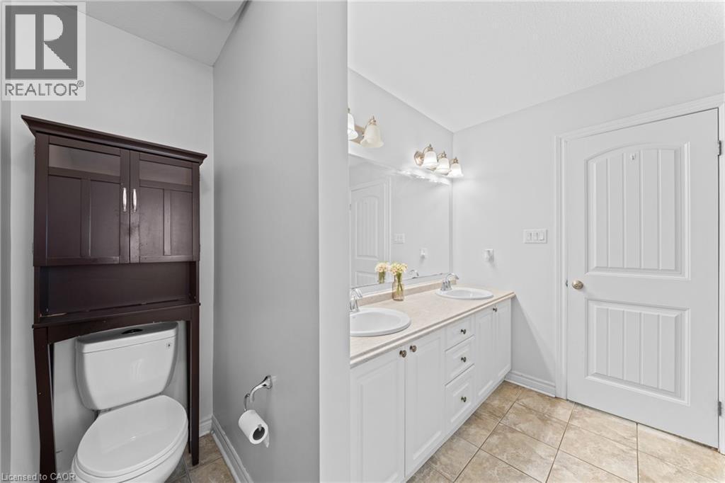 906 Audrey Place, Kitchener, ON - Indoor Photo Showing Bathroom