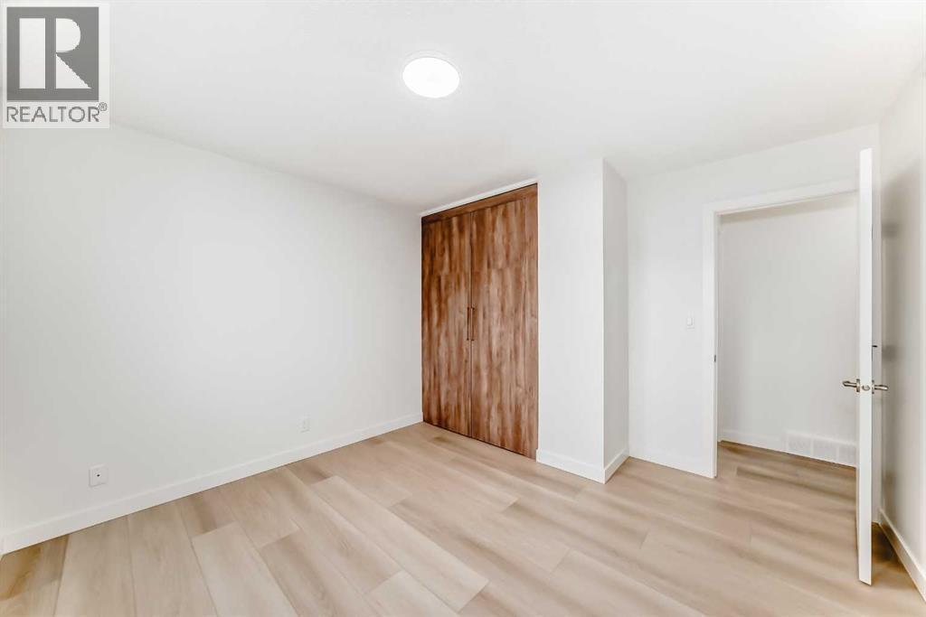 1242 Mardale Drive Ne, Calgary, AB - Indoor Photo Showing Other Room