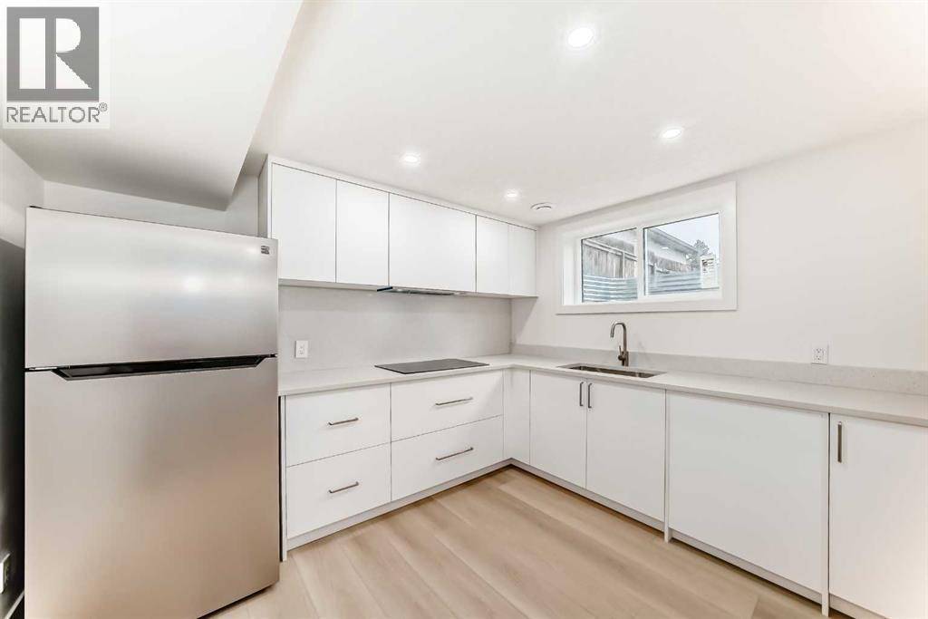 1242 Mardale Drive Ne, Calgary, AB - Indoor Photo Showing Kitchen