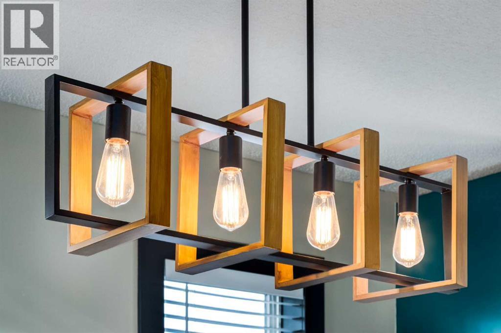 140 Stonegate Close Nw, Airdrie, AB - Indoor Photo Showing Other Room