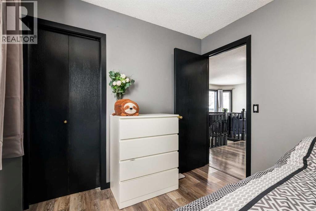 140 Stonegate Close Nw, Airdrie, AB - Indoor Photo Showing Other Room