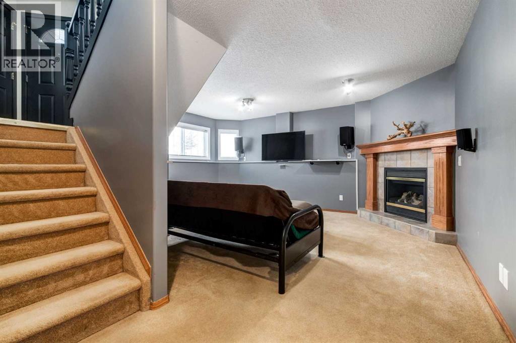 140 Stonegate Close Nw, Airdrie, AB - Indoor With Fireplace
