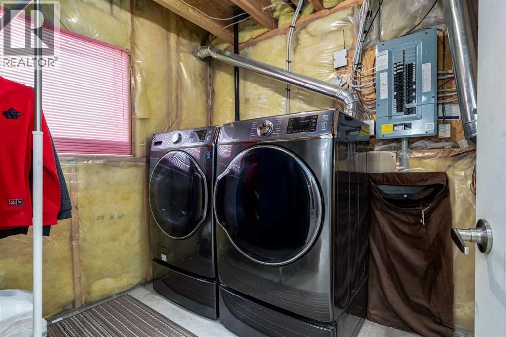 140 Stonegate Close Nw, Airdrie, AB - Indoor Photo Showing Laundry Room