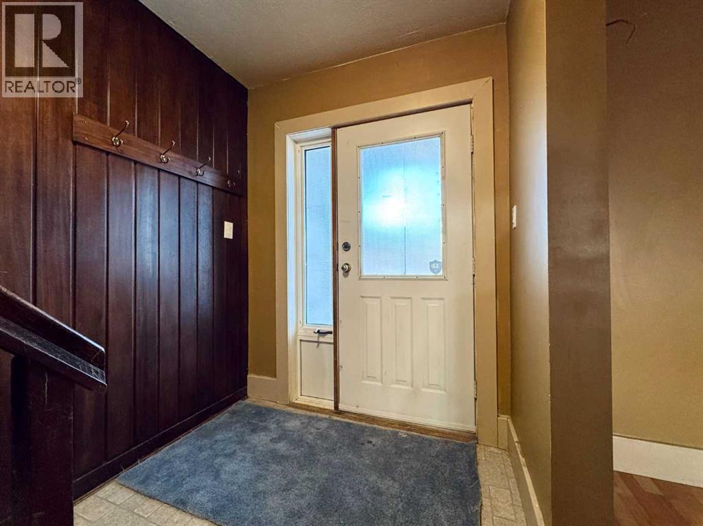 Entrance - 718 10 Street S, Lethbridge, AB - Indoor Photo Showing Other Room