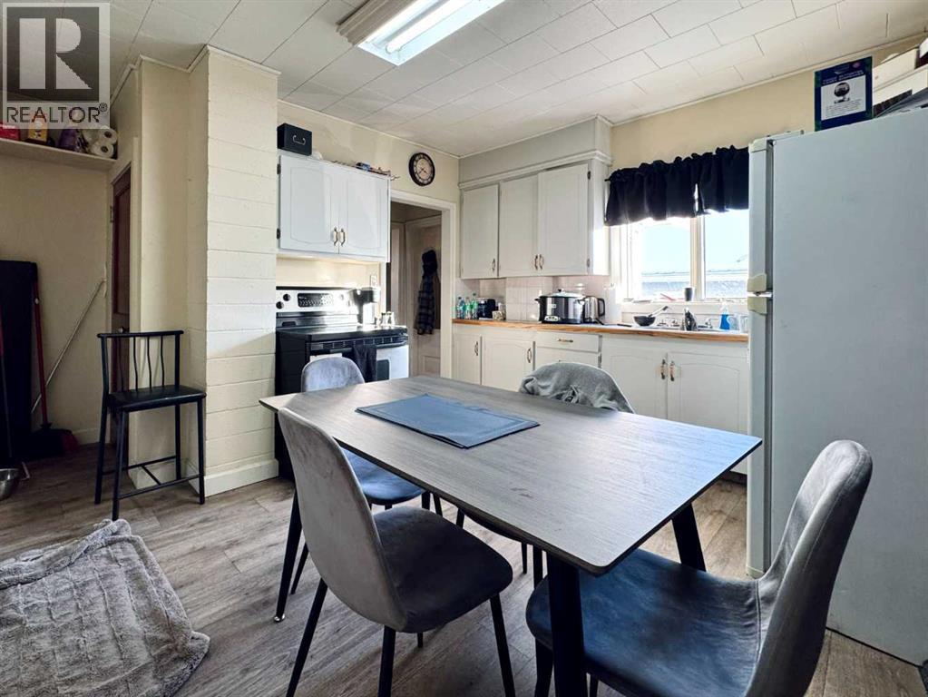 Kitchen and Dining Area - 718 10 Street S, Lethbridge, AB - Indoor Photo Showing Dining Room
