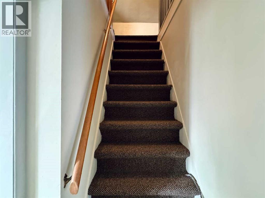 718 10 Street S, Lethbridge, AB - Indoor Photo Showing Other Room