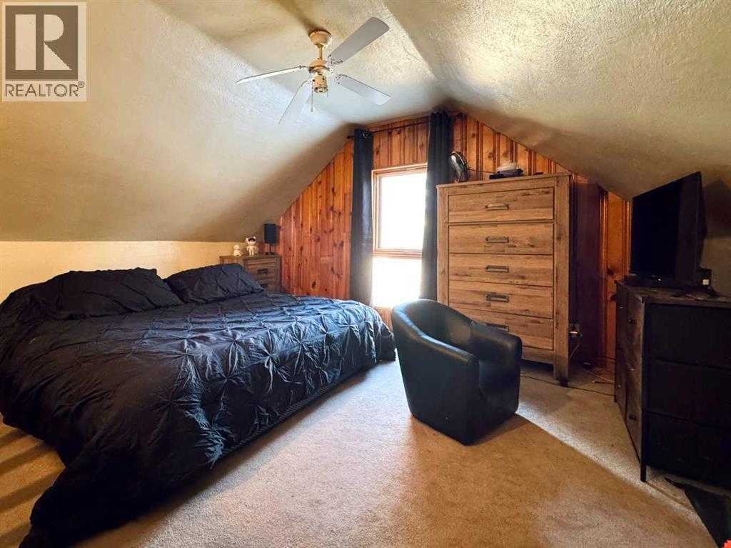 Bedroom - 718 10 Street S, Lethbridge, AB - Indoor Photo Showing Bedroom