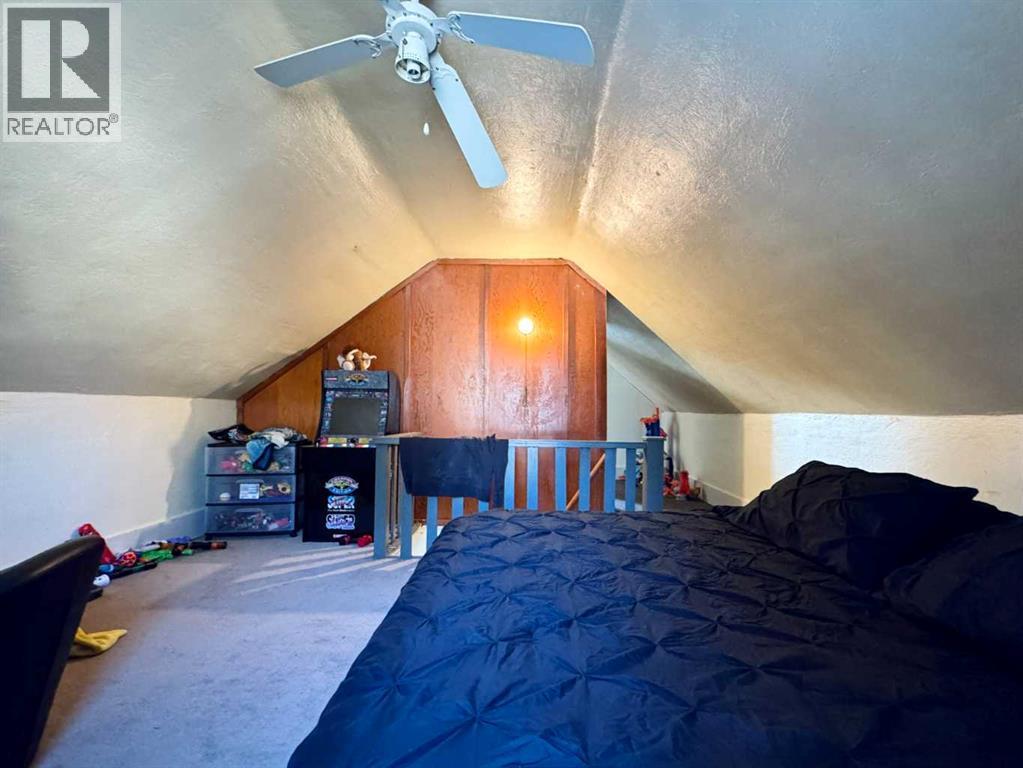 Bedroom - 718 10 Street S, Lethbridge, AB - Indoor