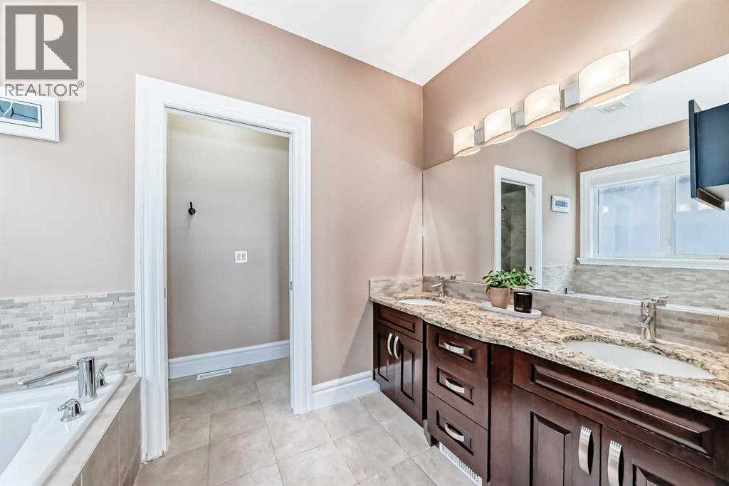 115 Wentworth Hill Sw, Calgary, AB - Indoor Photo Showing Bathroom