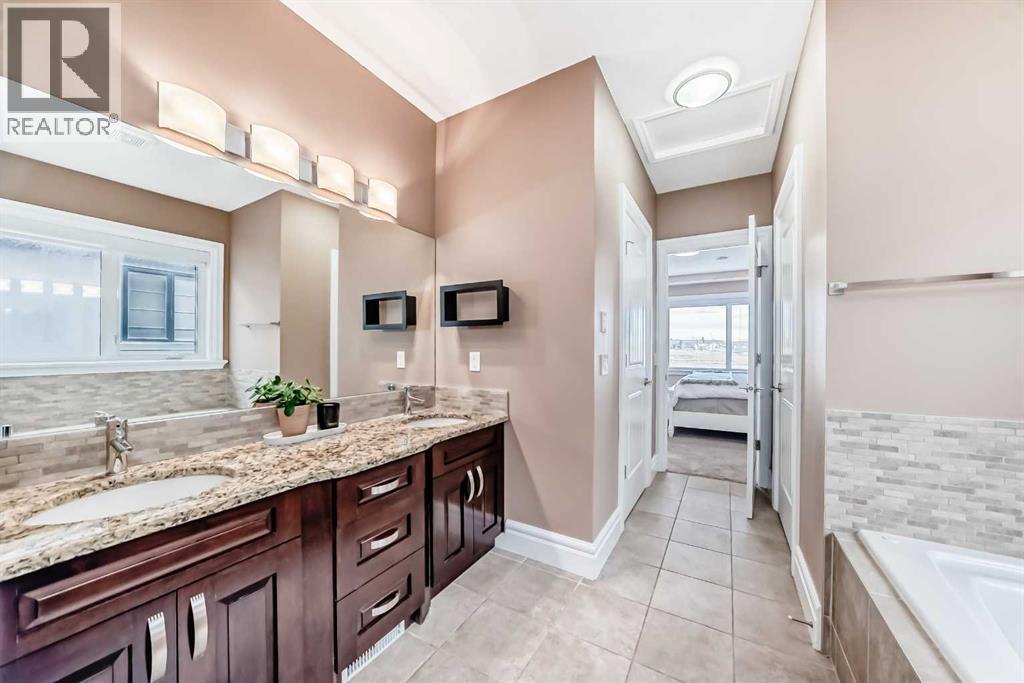 115 Wentworth Hill Sw, Calgary, AB - Indoor Photo Showing Bathroom