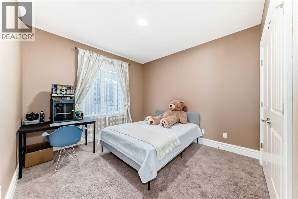 115 Wentworth Hill Sw, Calgary, AB - Indoor Photo Showing Bedroom