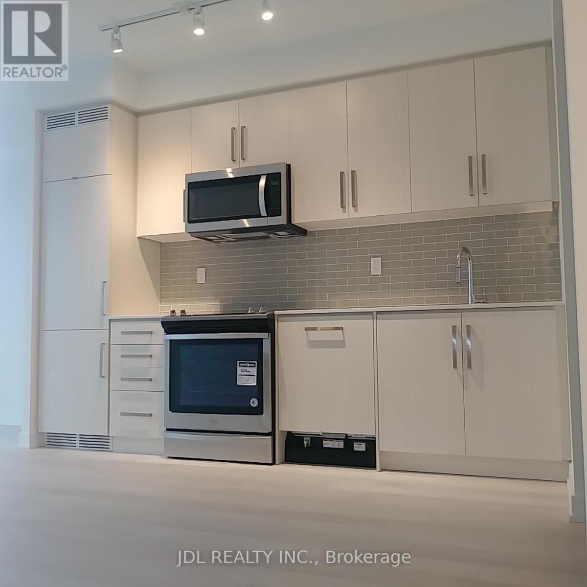 2112 - 5180 Yonge Street, Toronto, ON - Indoor Photo Showing Kitchen