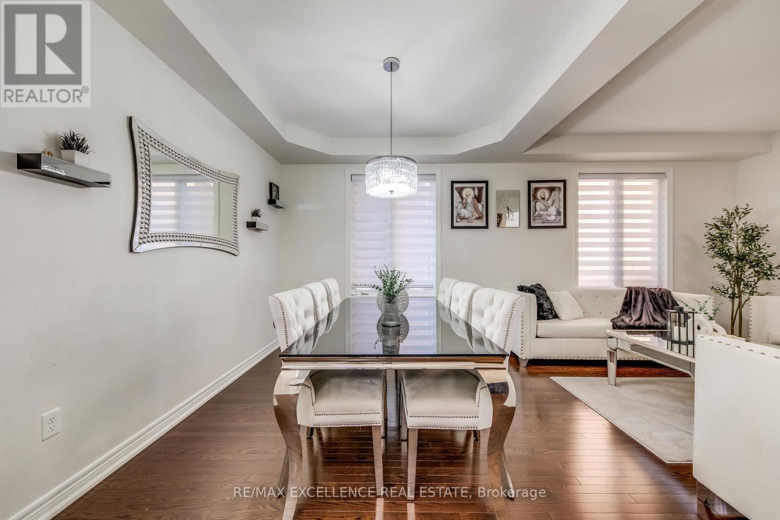 9 Natronia Trail, Brampton, ON - Indoor Photo Showing Dining Room
